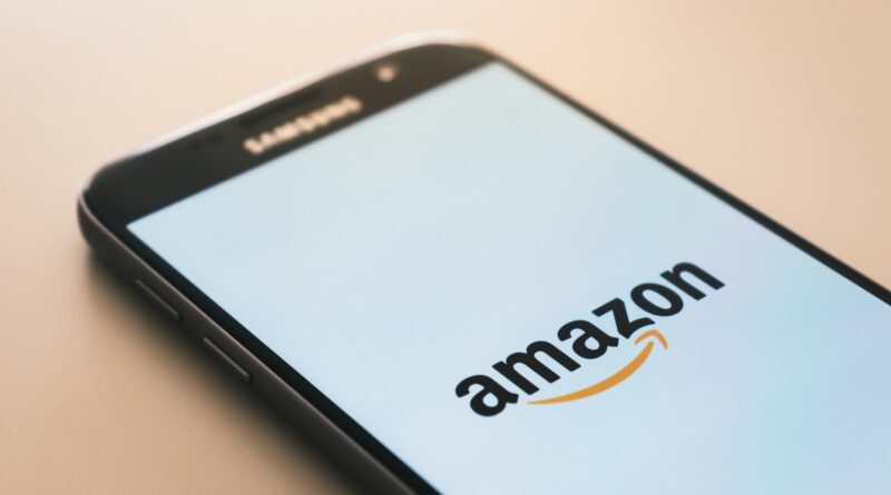 Samsung Galaxy Smartphone mit Amazon Logo